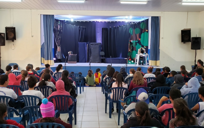 Divisão De Cultura Em Parceria Com A Secretaria De Educação Realiza Projeto De Teatro Na Escola