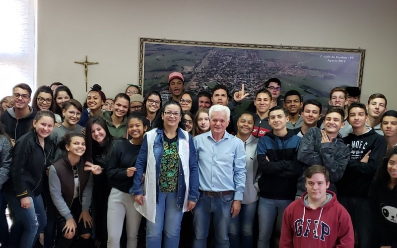 Alunos Do Colégio Estadual Castro Alves Visitam Prefeitura Municipal