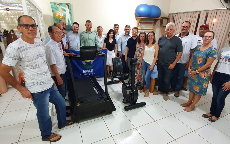 Rotary Club de Rondon realiza entrega de equipamentos para Apae