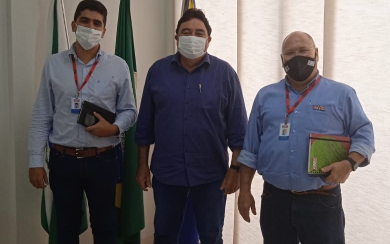 Prefeito Roberto Corredato, se reúne com diretores da usina Santa Teresinha 